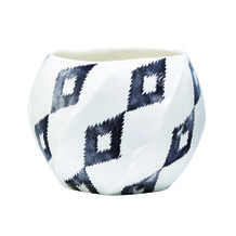 creamwithblackdiamondpatternplantpot