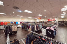 Damen Fashion Abteilung des neuen TK Maxx Stores in Oberwart